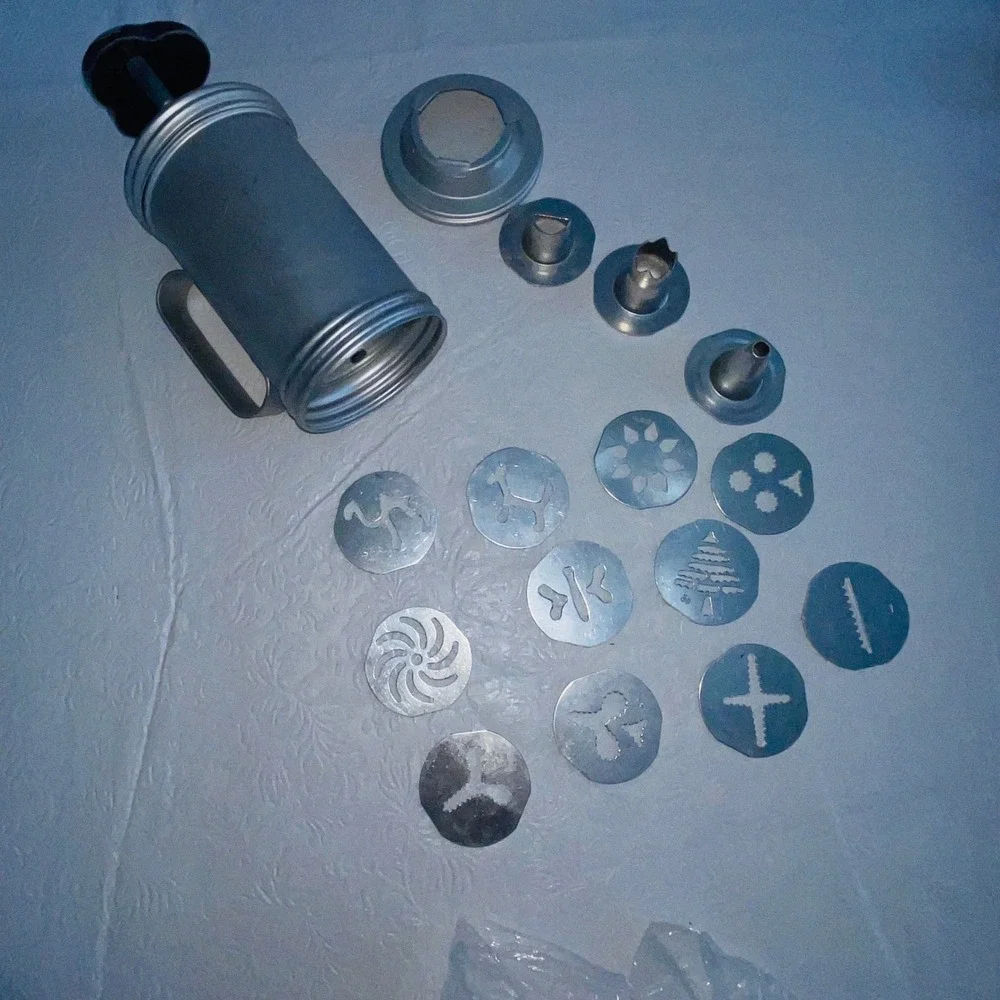Vintage Mirro Aluminum Cookie Press Pastry Decorator Set Discs Tips USA